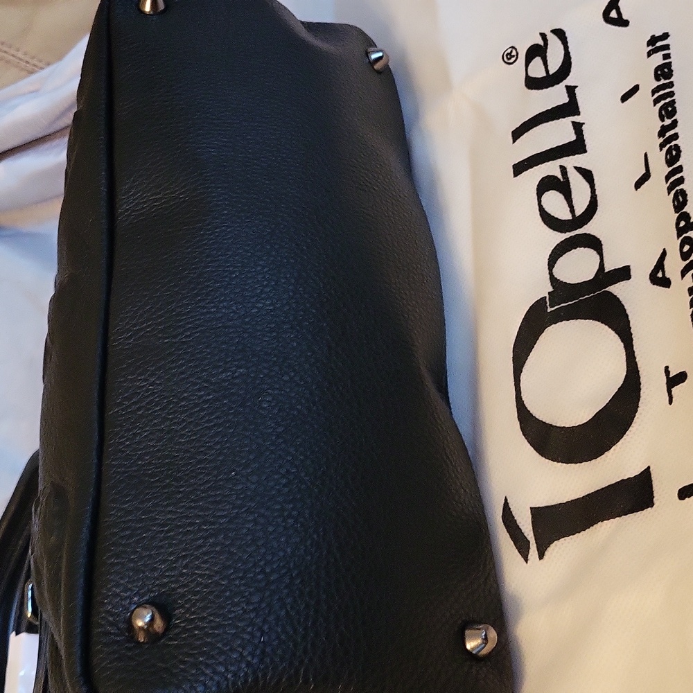 IO Pelle Italia Black Skull Embossed Tote Bag - Picture 5 of 7
